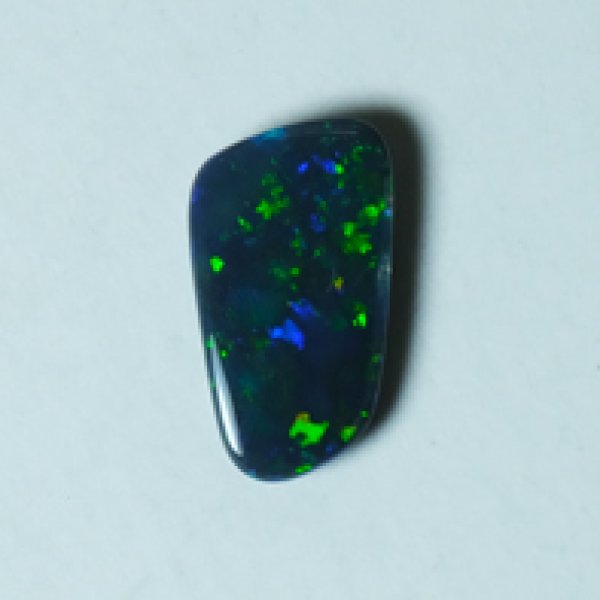 ブラックオパール（日米ソ） ファンシーカボ 6.1x10.6mm - アサオ工芸